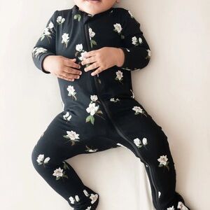 Kyte BABY Black Floral sleeper 6-12 months